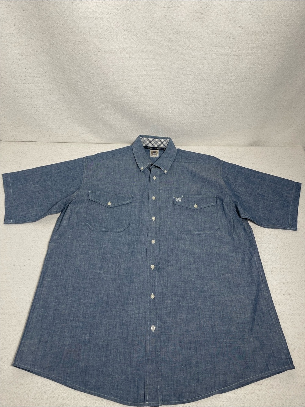Cinch Men's Large Blue Chambray Short Sleeve Button-Up Shirt. SKU#0563